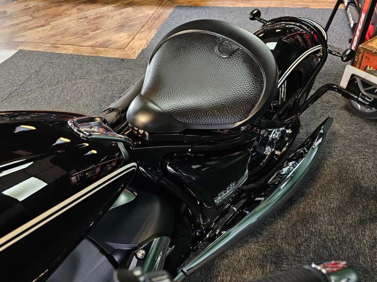 2021 BMW R 18 BOBBER 4,000 MILE'S 