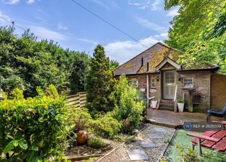 3 bedroom house in College Lane, East Grinstead, RH19 (3 bed) (#2626509)