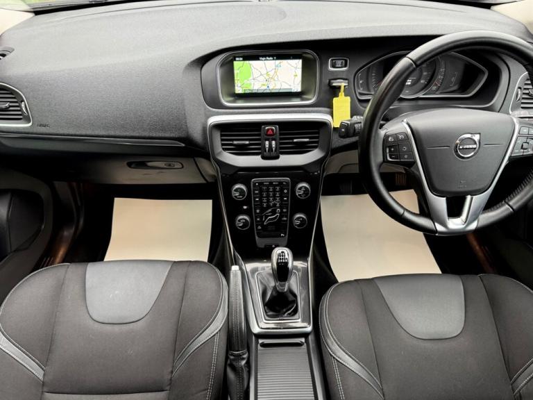 2016 Volvo V40 2.0 D2 Momentum Nav Plus Hatchback 5dr Diesel Manual Euro 6 (s/s) (120 ps) Hatchba...