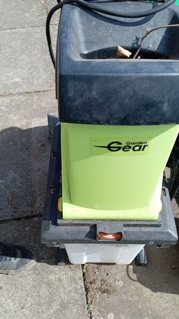 Small garden chipper great garden tool cheap at £40 
