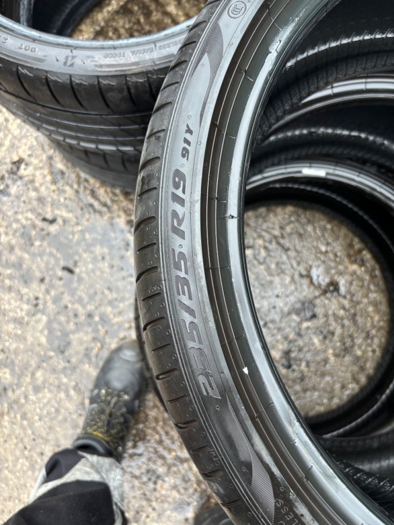 3x 235/35R19 Pirelli pzero 