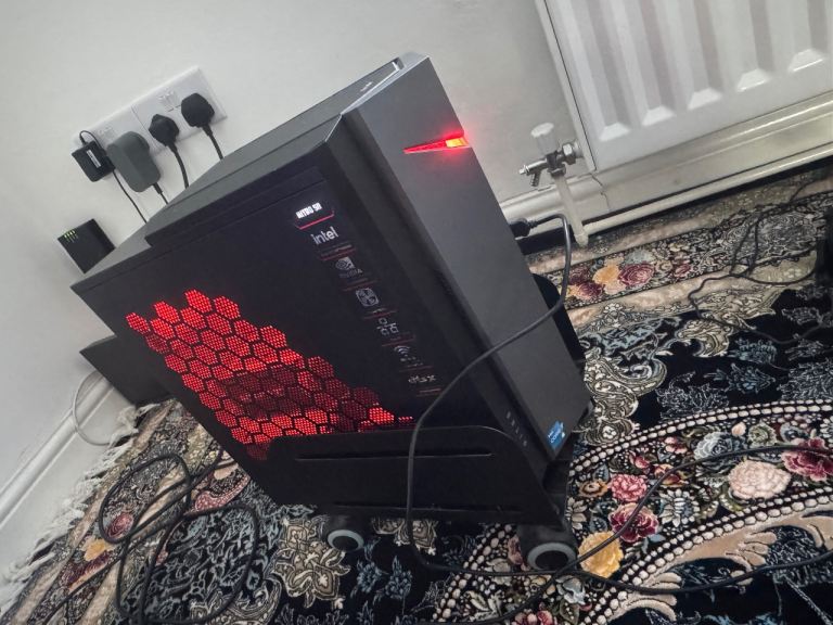 OPEN TO OFFER COMPLETE GAMING COMPUTER