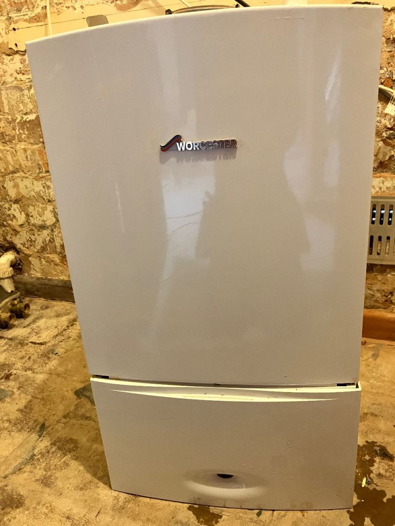Worcester Bosch 32 CDI gas combi boiler 