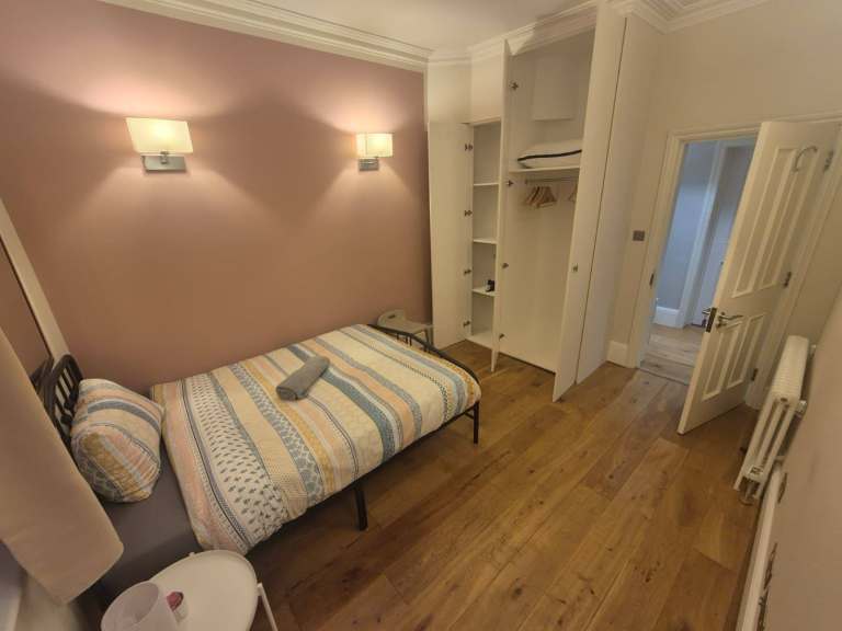 Vauxhall tube station - 3 min walking