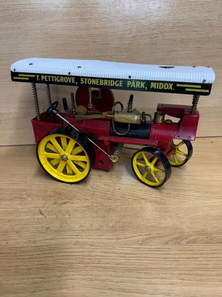 Wilesco D409 Steam Powered Showman’s Traction Engine