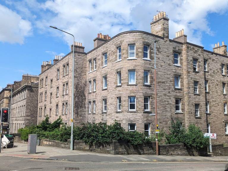 3 bed flat, Dewar Place 