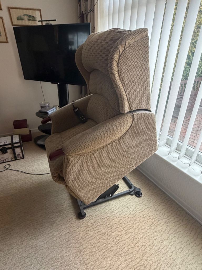 Electric Riser Recliner Chair – Comfortable & Fully Working – Beige Fabric