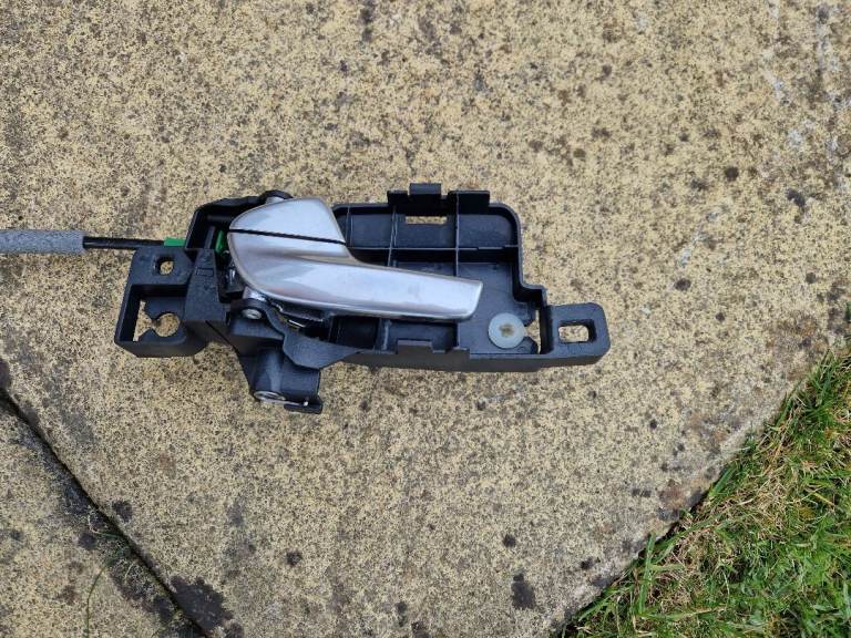 FOR SALE CENTRAL LOCKING MOTOR AND CATCH for 2010 MONDEO MK4 REAR PASSENGER SIDE