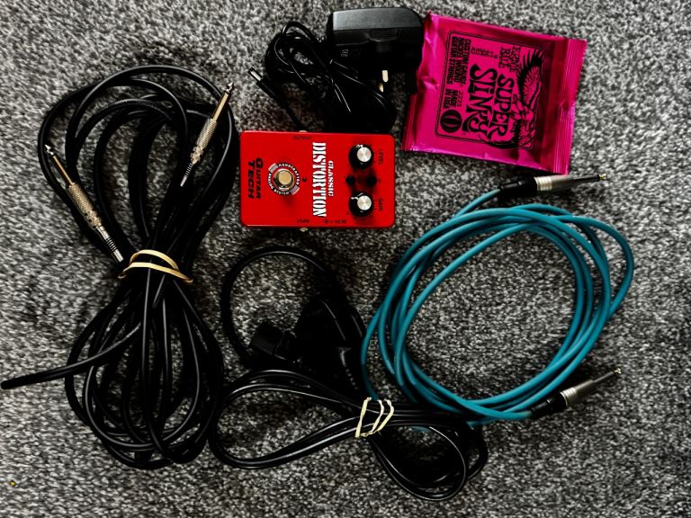 Lee Paul II Ephiphone Electric Guitar an Amp