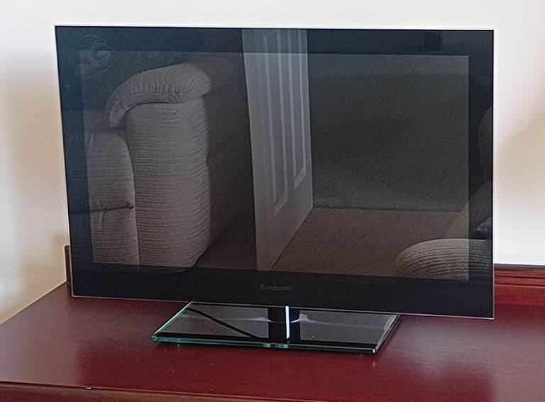 22" Sandstrom HD LED TV with DVD player
