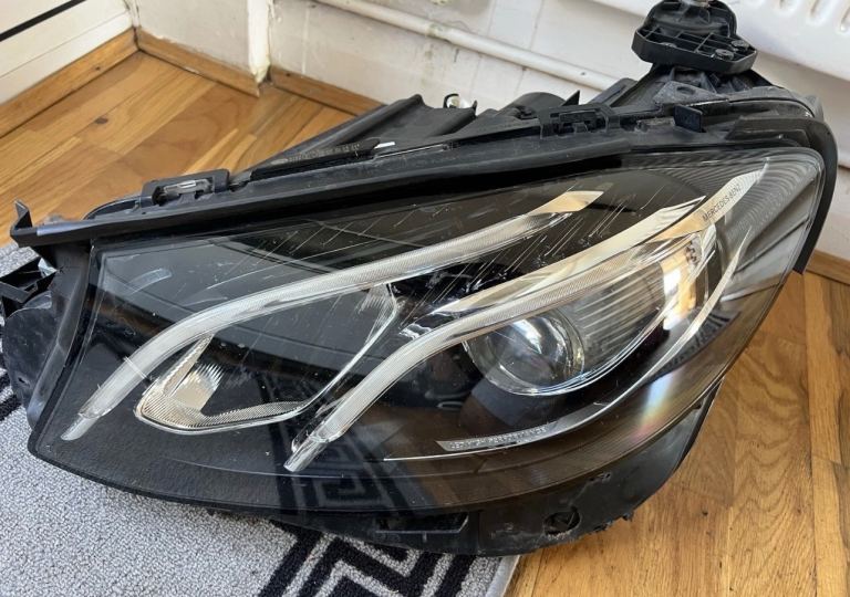 Mercades W213 headlight 