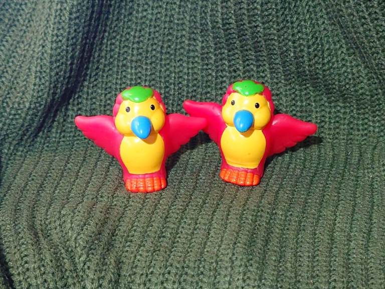 Fisher-Price Little People Noah's Ark Toy - Two parrots 