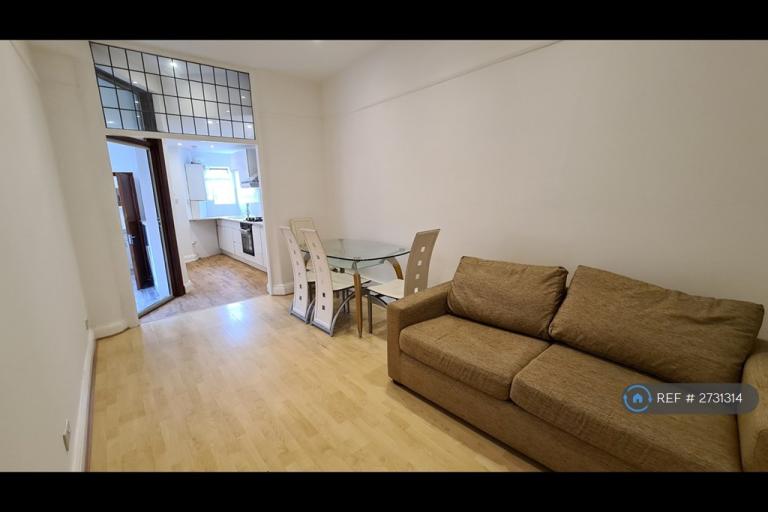 2 bedroom flat in London, London, N13 (2 bed) (#2731314)