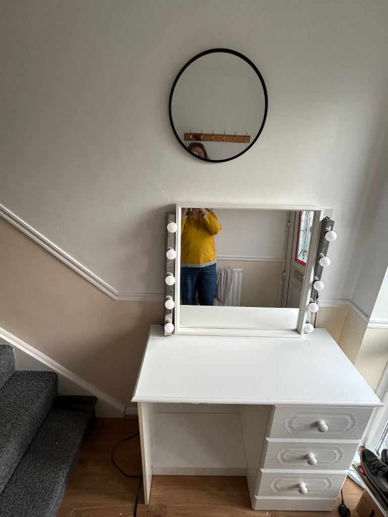 Dressing table / mirror 