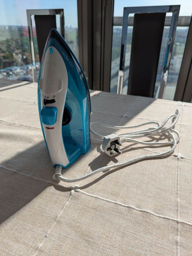 Russell Hobbs My Iron Steam Iron – As good as new Condition