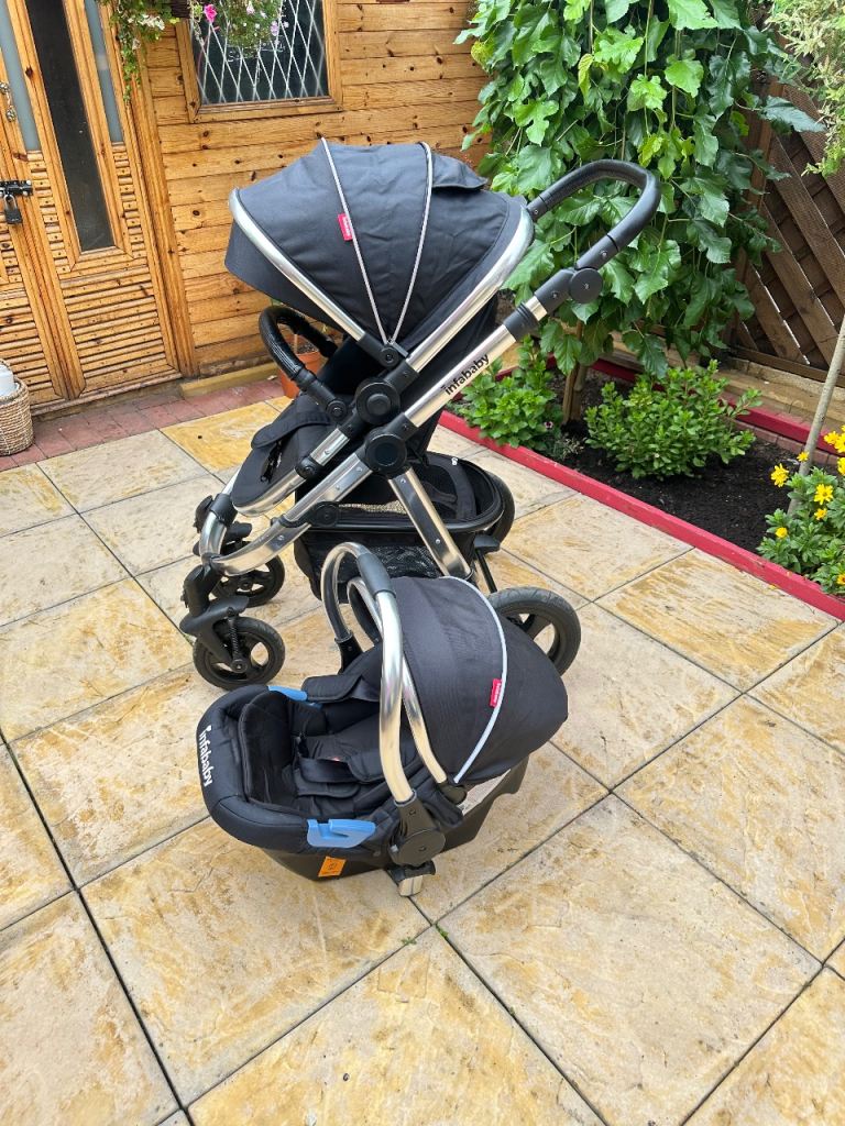 Black Infababy pushchair /pram and car seat and rain cover 