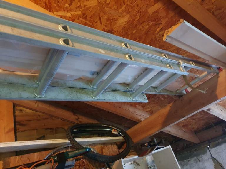 Aluminium Extension Ladder – Good Condition