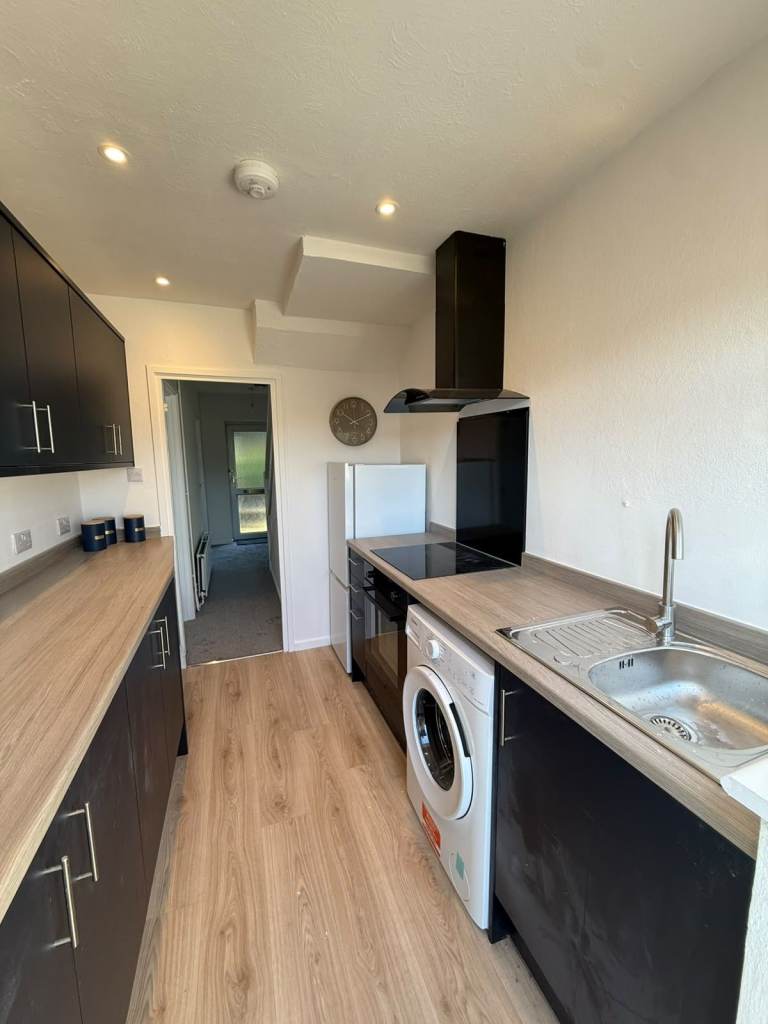 Double Room available - Full Reno in Tadley