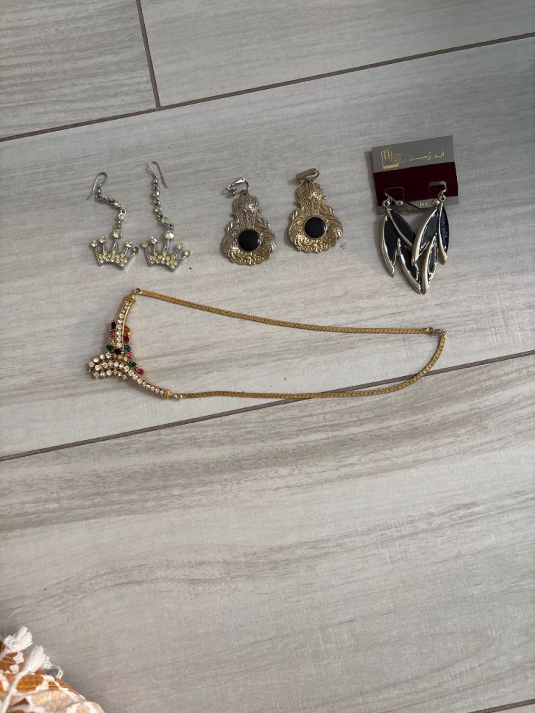 Earrings & a necklace 