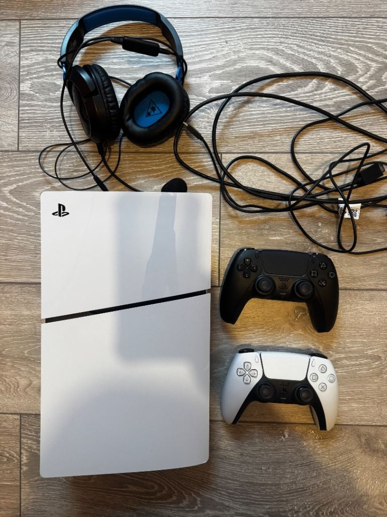 PS5 Digital Edition with two controllers - PlayStation 5