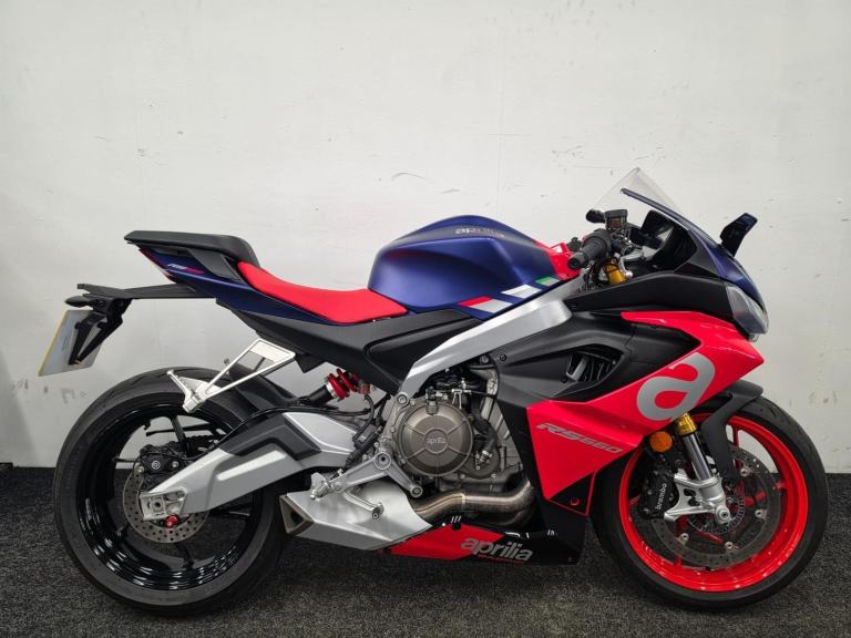 APRILLA 660 ** HEATED GRIPS - QUICKSHIFTER - 12 MONTH MOT **