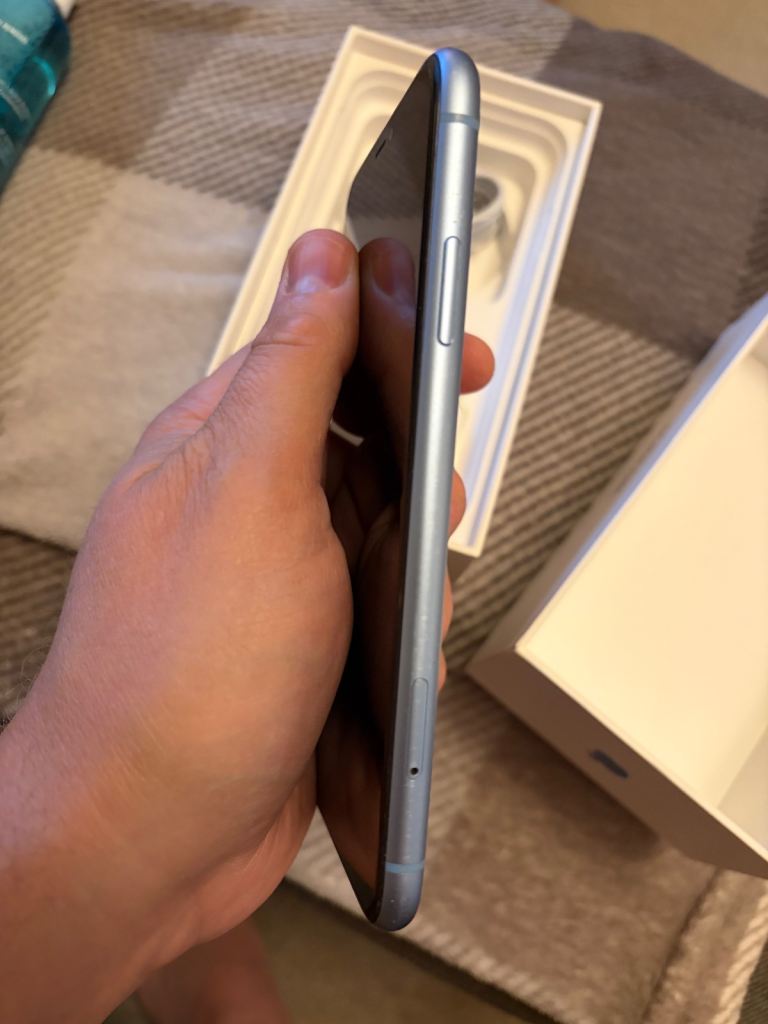 iPhone XR 64gb blue boxed with charger. Excellent condition 