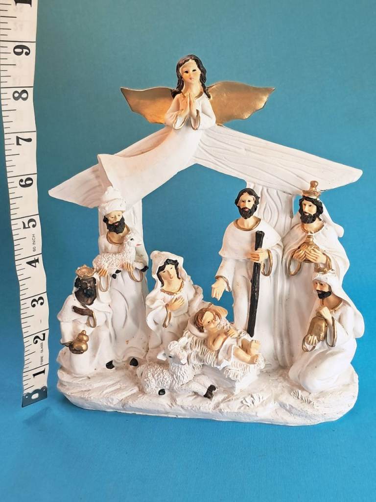 Nativity Scene Christmas Decoration – White and Gold, good condition. 