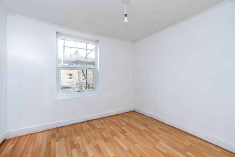 Hackney E5 : Fantastic 5 Bed House : AVAILABLE NOW !! 