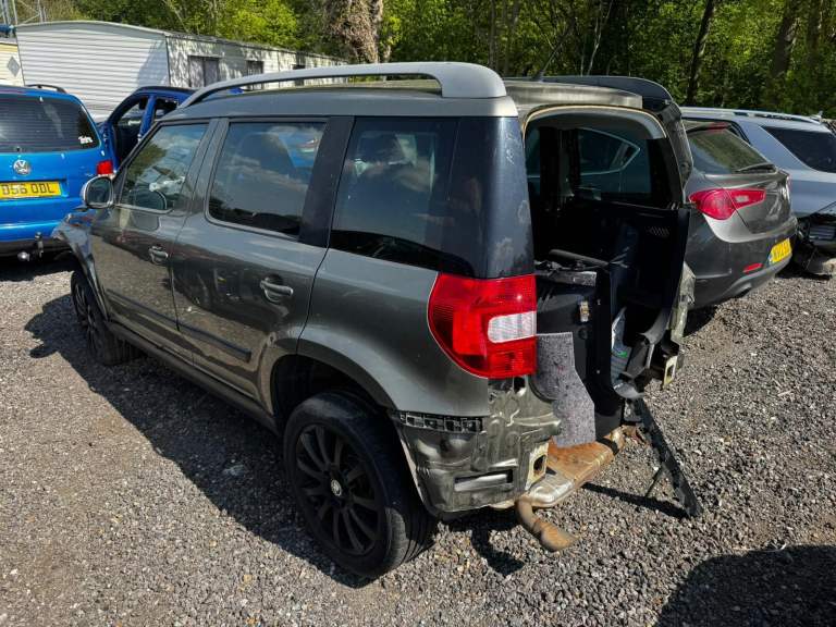 2014 SKODA YETI GREEN BREAKING SPARES PARTS