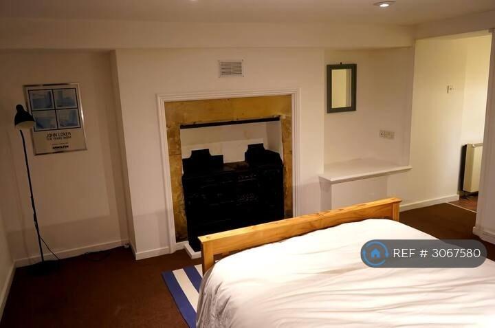 Studio flat in Caroline Buildings, Bath, BA2 (#3067580)