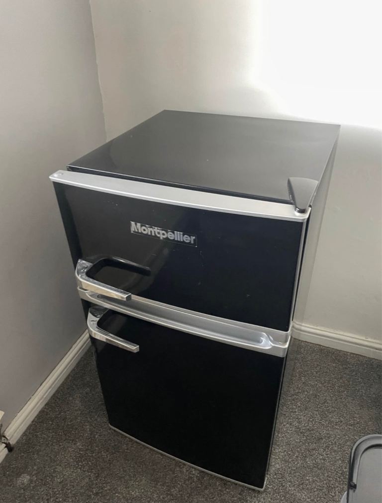 Black Montpellier under counter Retro Fridge Freezer Hardly used