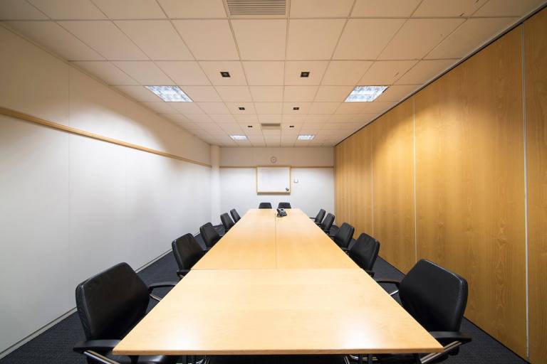 Slough - SL1 4DX \ Flexible Office Space for Up to 10 Desks