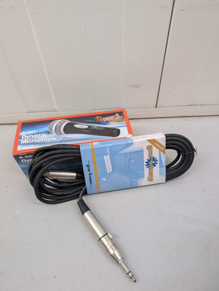 Gear4music Dynamic Microphone and Cable
