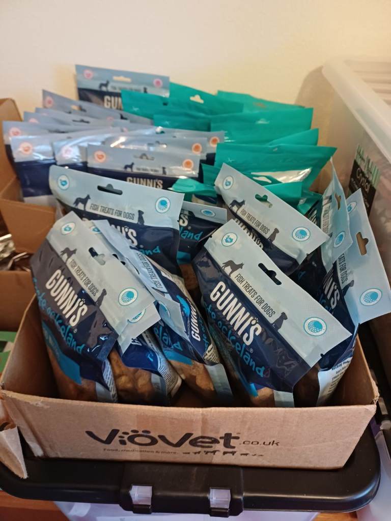 DUE TO BREAVEMENT - FOR SALE Veggi dent and gunnis calibra food