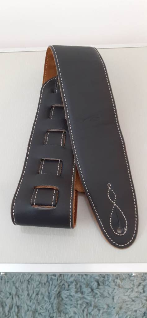 Black Leather Guitar Strap with White Stitching – As Good As New