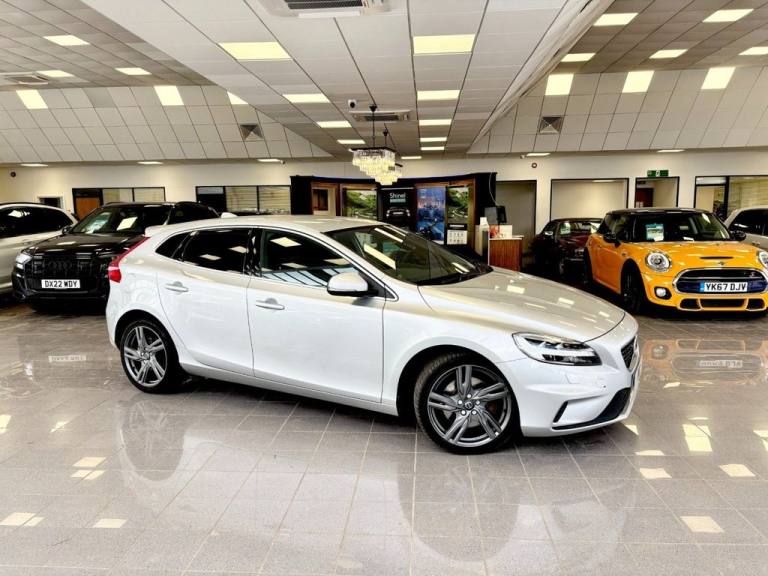 2017 Volvo V40 2.0 D4 R-Design Pro Hatchback 5dr Diesel Auto Euro 6 (s/s) (190 ps) Hatchback Dies...