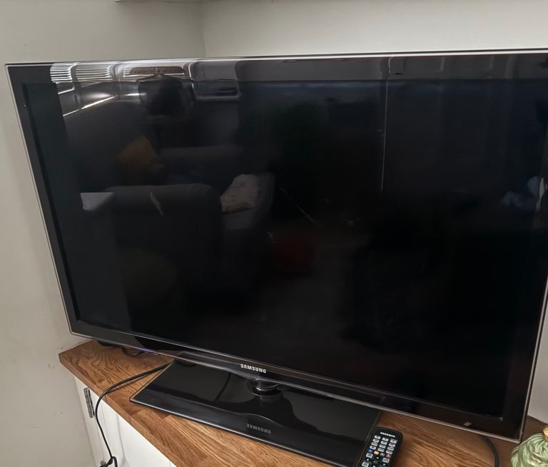 Samsung UE40D6100SK 40-inch Smart TV – Good Condition