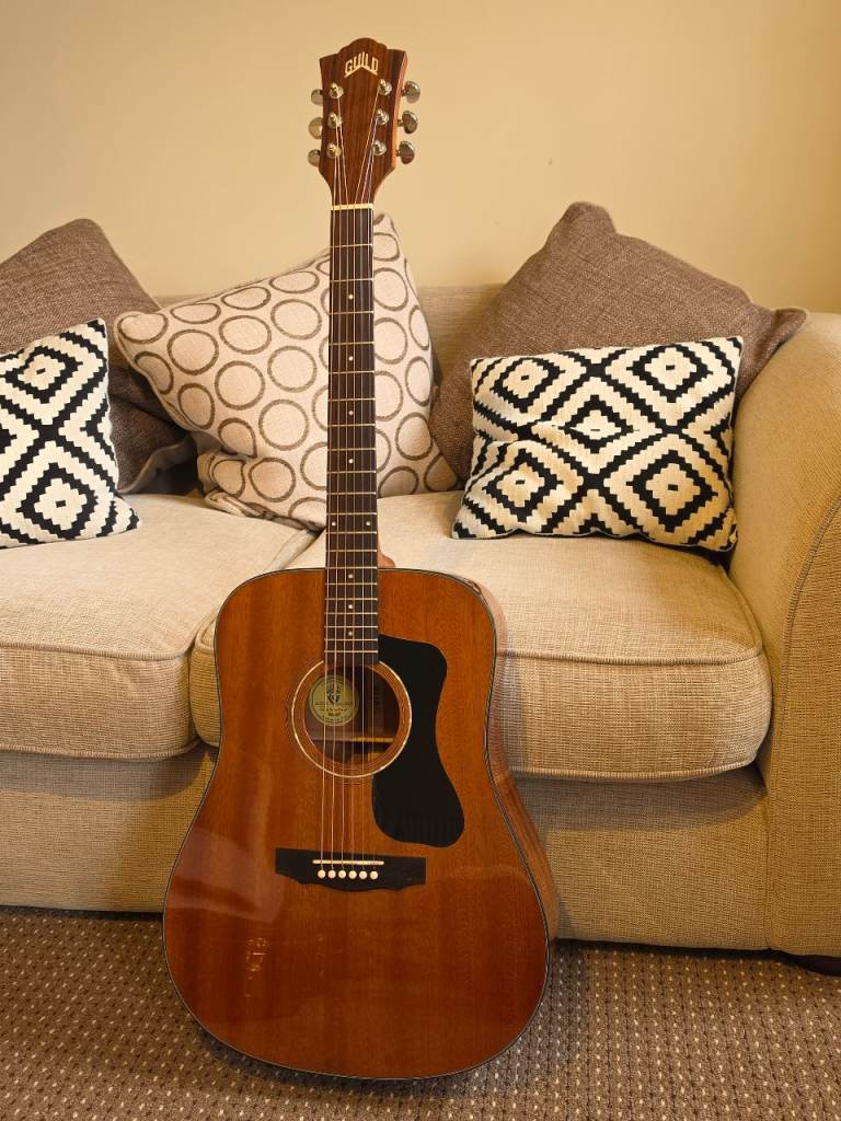 Guild D-125 Natural acoustic guitar 