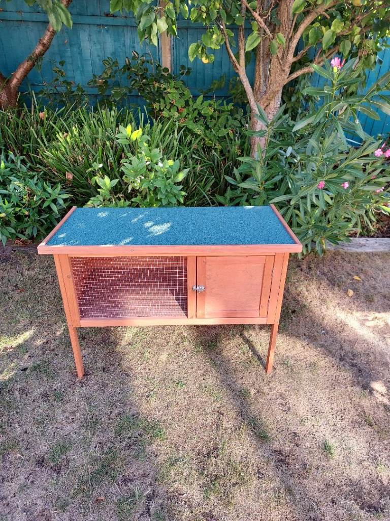 Guinea pig wooden hutch 