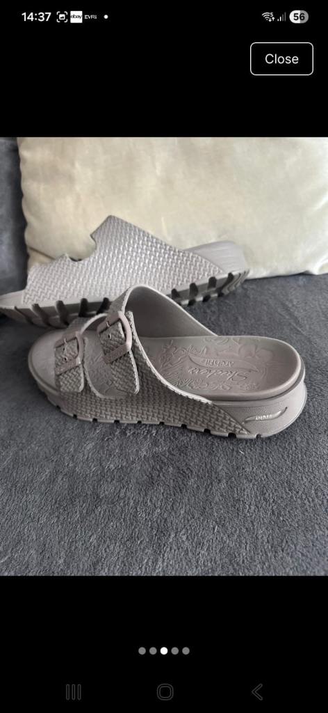Women’s Skechers Size 7 (NEW)