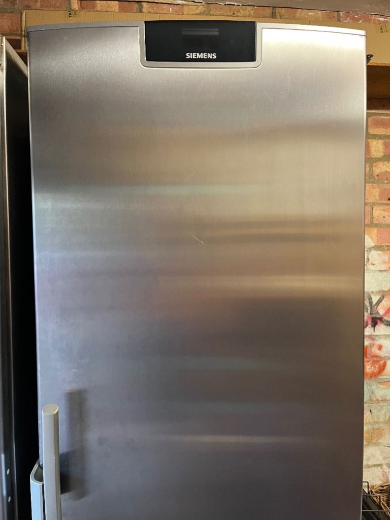 Siemens Freestanding Freezer – Silver, Good Condition