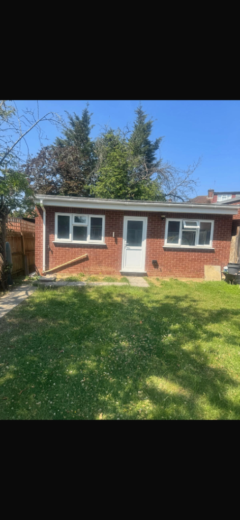 Large studio in Stanmore 