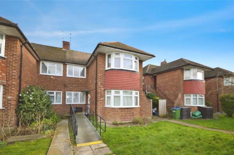 🏡 FOR RENT – 2 BED FLAT | HANWORTH ROAD, WHITTON (TW4)