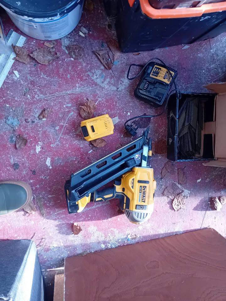 dewalt 18v xr nail gun