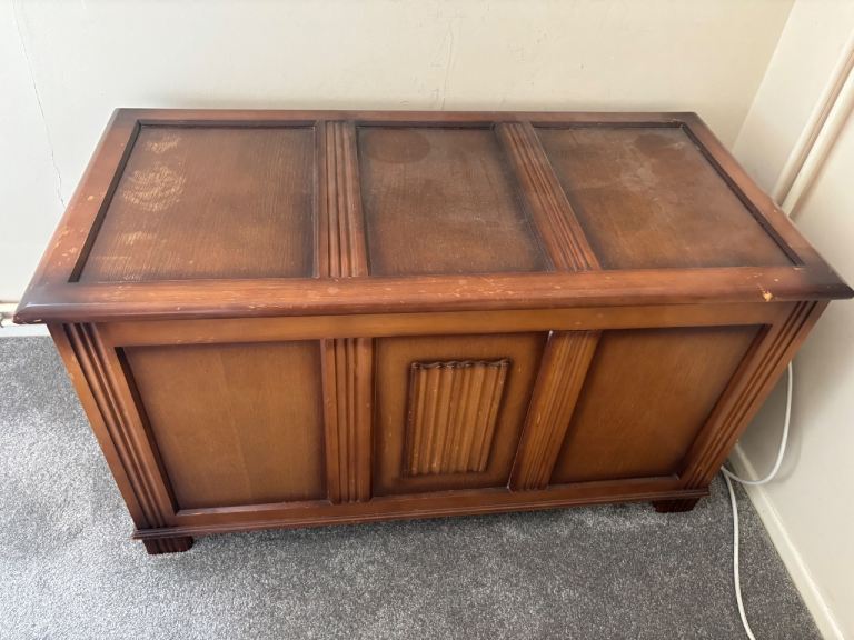 Wooden Storage Chest / Blanket Box – Good Condition