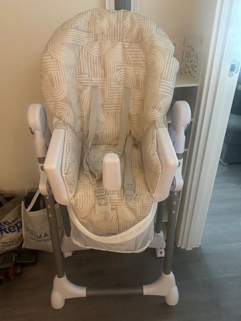 Adjustable Baby High Chair – Grey/Cream Pattern, Excellent Condition