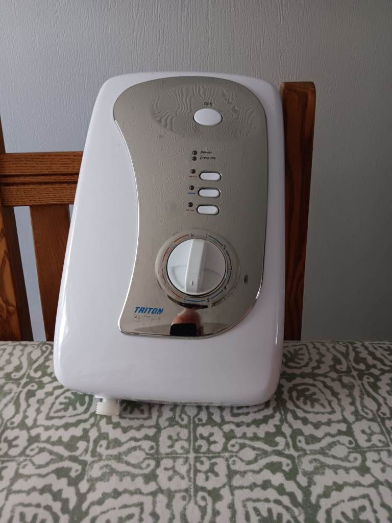 Triton Martinique 8.5kw Electric Shower Unit with Hose and Head – Good Condition