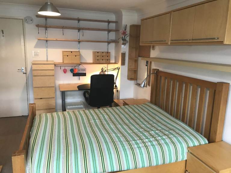 Room in Conniburrow, Milton Keynes (very close to CMK)
