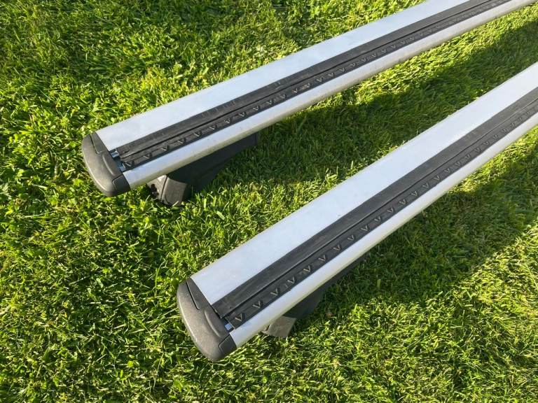 Thule lockable roof bars and feet, for cars with raised rails - 'wingbar', aerodynamic