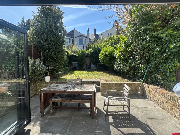 Huge Double Room in Lovely Brockley Shared House – Perfect for a Couple!